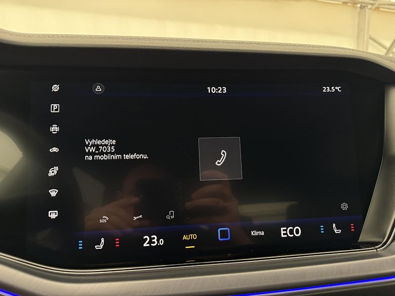 Volkswagen Touareg 3.0Tdi*1-MAJ*DPH*R-LINE*HUD* - fotka 30 z 49