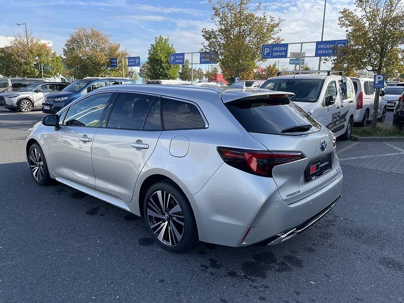 Toyota Corolla 2.0 HEV - fotka 8 z 28