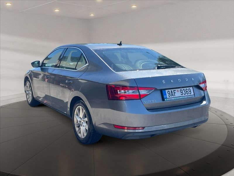 Škoda Superb 2,0 TDI 110 Ambition - fotka 4 z 11
