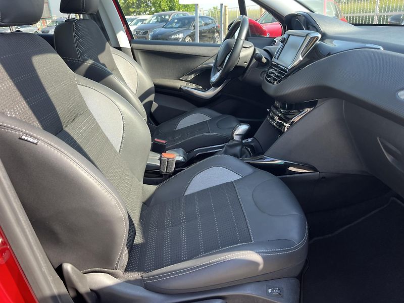 Peugeot 2008 (2017) 1.2FTS 81Kw PureTech Tažné - fotka 16 z 33