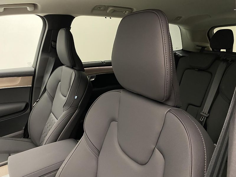 Volvo XC90 (2025) B5 AWD AUT BRIGHT PLUS 7míst - fotka 32 z 76