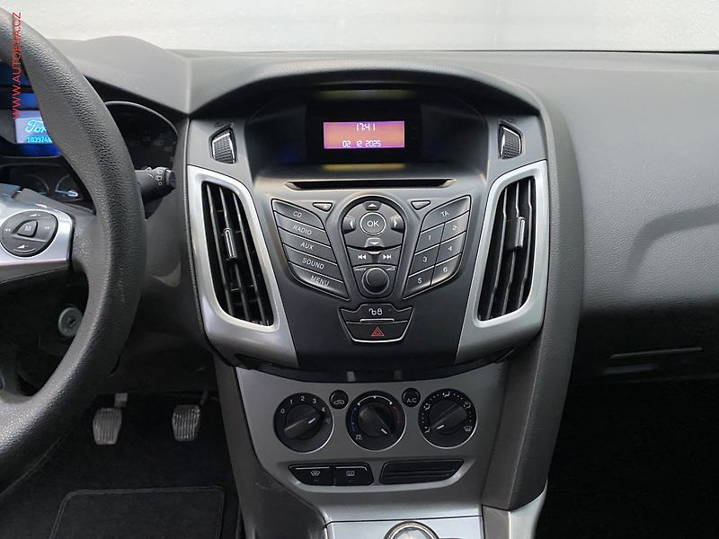 Ford Focus (2012) 1.6 Ti-VCT, Trend, AC, park. - fotka 12 z 15