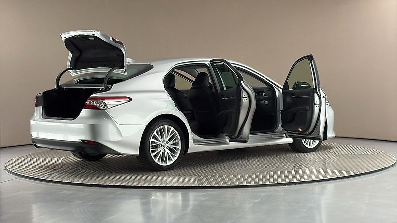 Toyota Camry 2.5 Hybrid AUT Executive - fotka 6 z 27