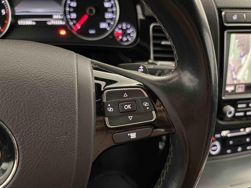 Volkswagen Touareg (2015) Exclusive V6 3,0 TDI  - fotka 28 z 35