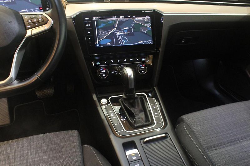 Volkswagen Passat (2020) 2.0TDI DSG Display Matrix - fotka 34 z 36