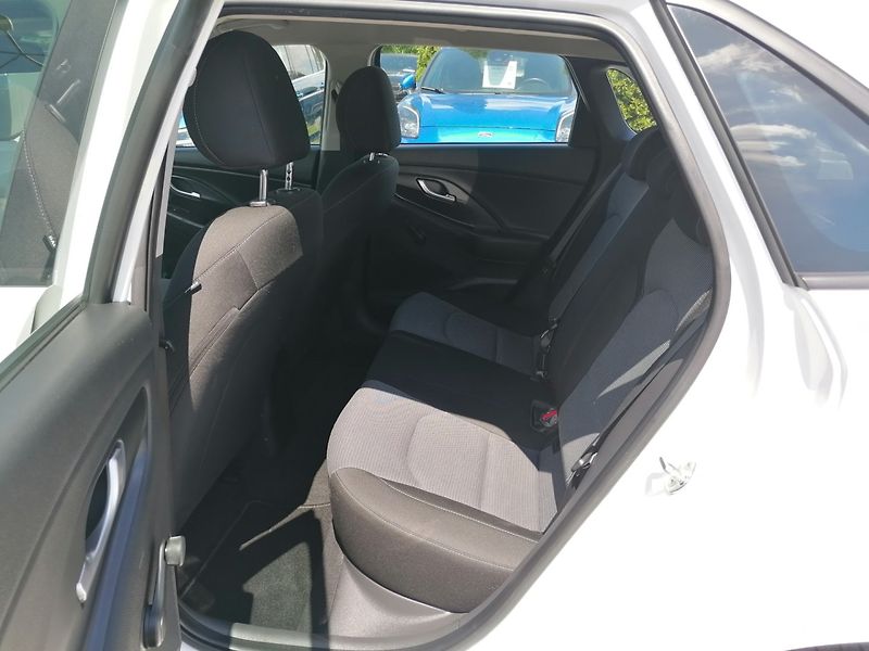 Hyundai i30 (2022) 1.0 T-GDi 88kw ČR, DPH - fotka 10 z 19