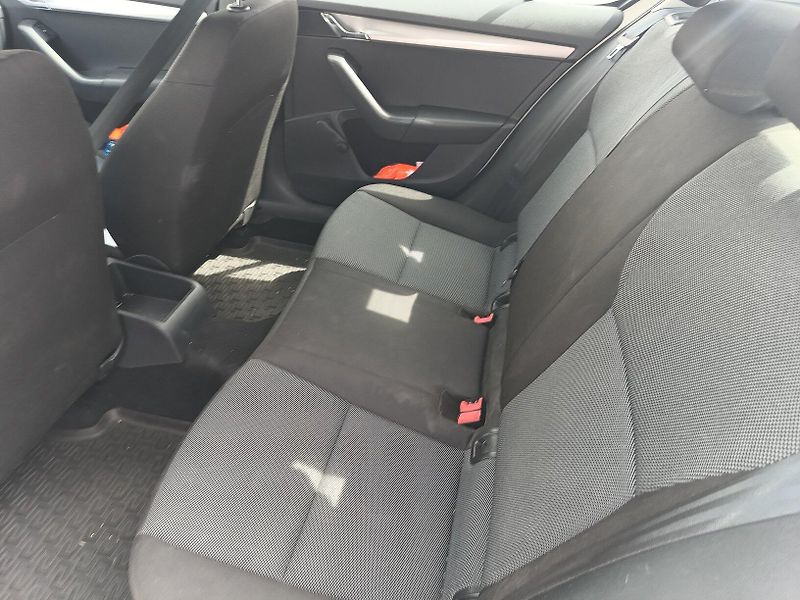 Škoda Octavia III 1.6 TDI - fotka 45 z 56