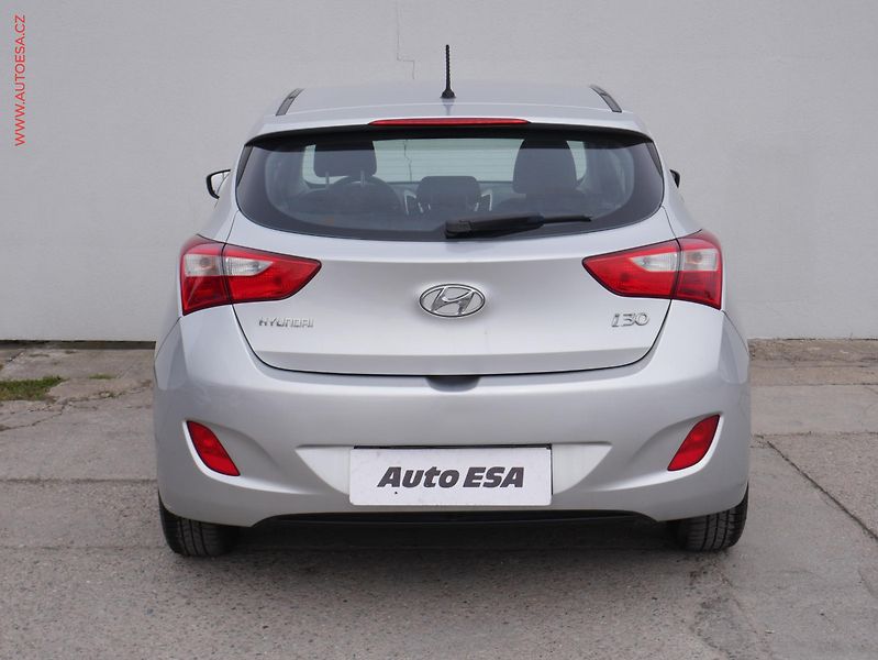 Hyundai i30 (2012) 1.4 i, ČR, AC - fotka 5 z 16