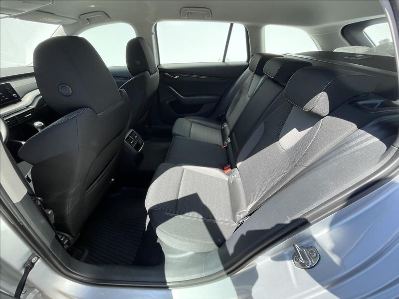 Škoda Octavia 2,0 TDI Combi Style Plus LED - fotka 15 z 22