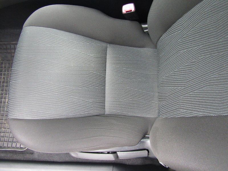 Toyota Avensis (2010) 1.6 16V  97kW  ZIMNÍ PNEU - fotka 20 z 37