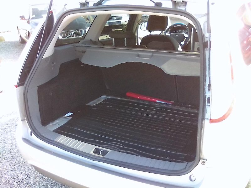 Ford Focus (2008) 1.6i 16V, kombi, 2.majitel - fotka 25 z 30