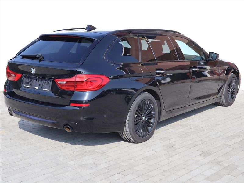 BMW Řada 5 3,0 XD SportLine Adaptive LED - fotka 6 z 45