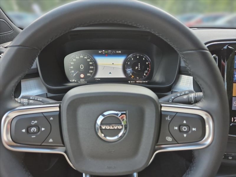 Volvo XC40 1,5 T2 FWD Momentum - fotka 8 z 18