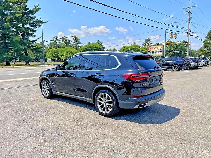 BMW X5 (2021) Auto na cestě - fotka 3 z 10