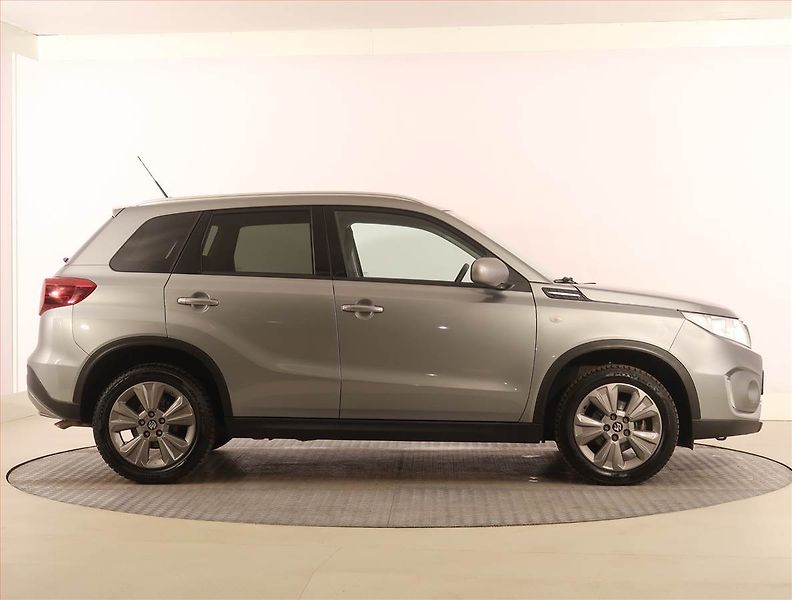 Suzuki Vitara (2019) Premium 1.4 BoosterJet, 4X4 - fotka 6 z 21
