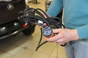 Příslušenství pro nabíjení elektroauta. Ilustrační foto