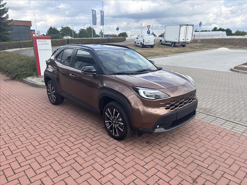 Toyota Yaris Cross (2026) 1,5 HEV 4x4 Executive TECH VIP - fotka 7 z 12