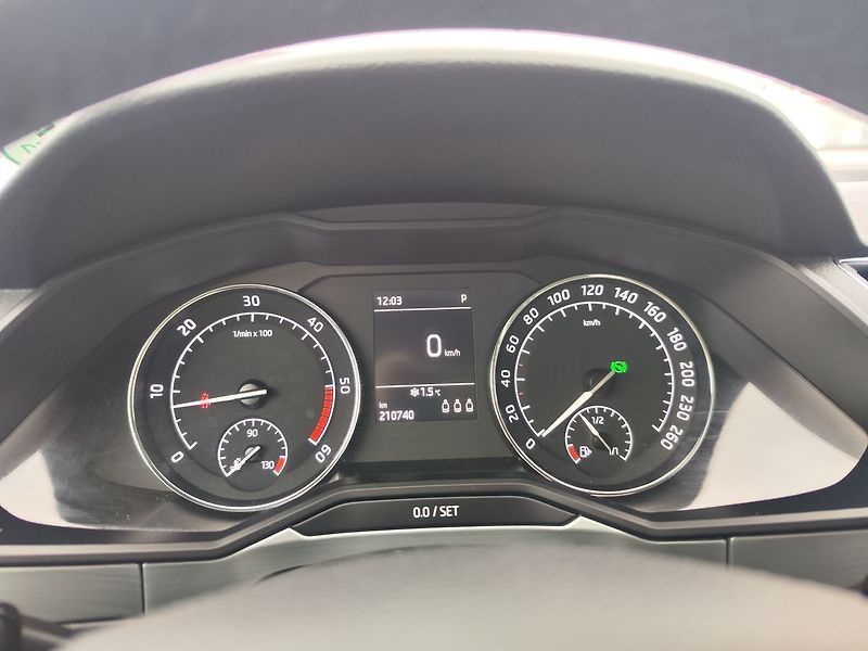 Škoda Superb 2.0 TDI/110kW Ambition Plus DS - fotka 15 z 33