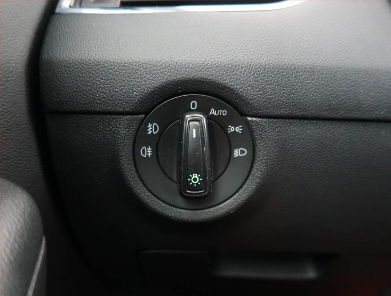 Škoda Octavia (2016) Elegance 2.0 TDI, Xenony - fotka 16 z 19