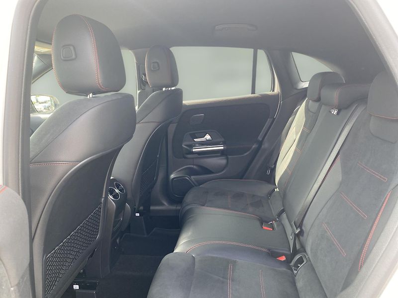 Mercedes-Benz GLA 200d 4M AMG - fotka 15 z 27