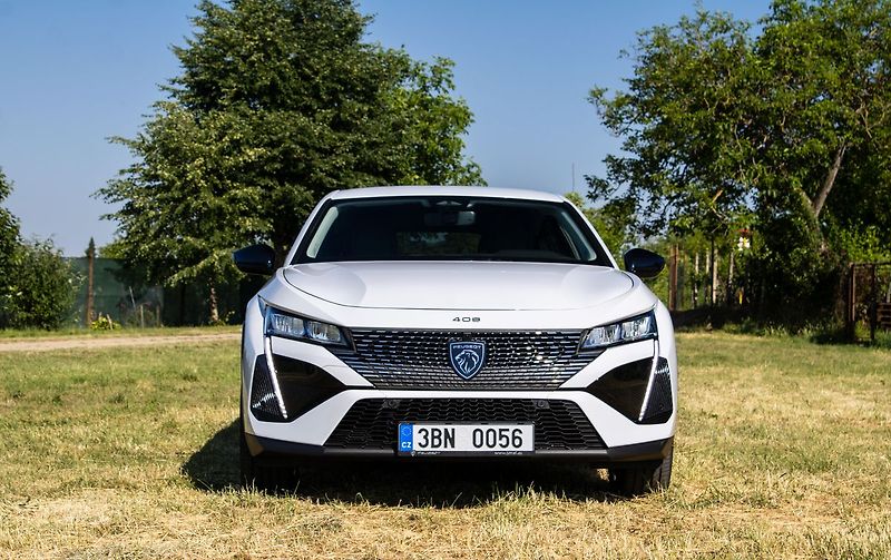 Peugeot 408 hybrid - fotka 2 z 21