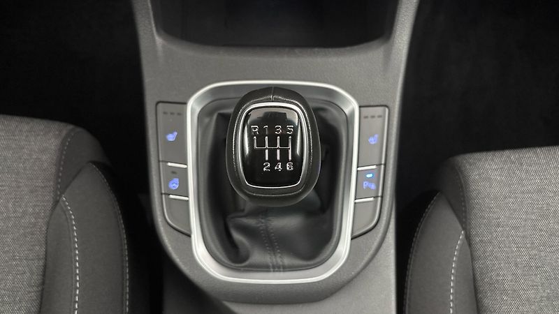 Hyundai i30 1.0 T-GDI Smart Kombi - fotka 23 z 26