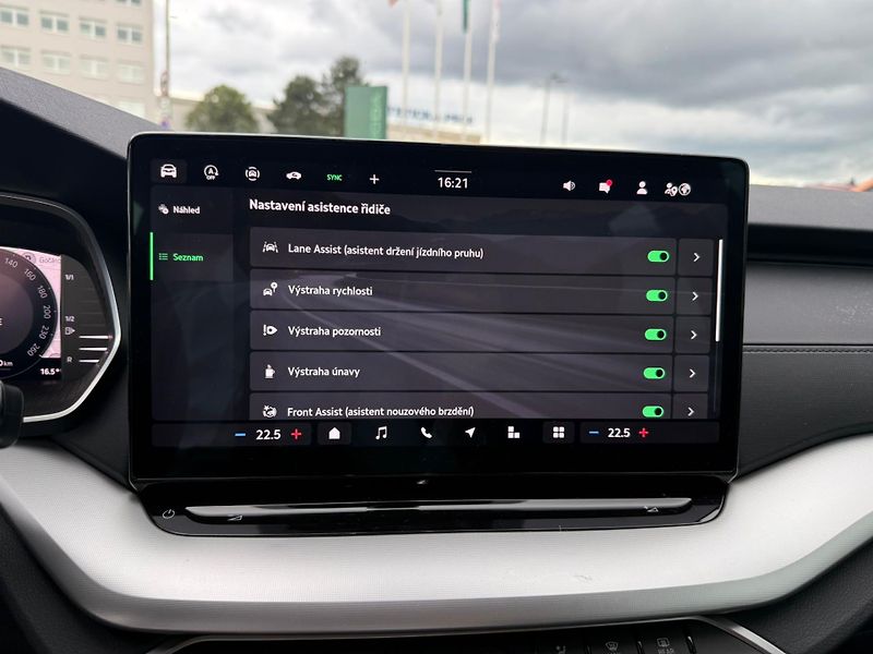 Škoda Octavia Selection 1.5 TSI 110kW Combi - fotka 16 z 25