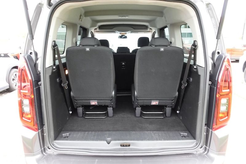 Toyota ProAce City Verso 1.5 D4-D 130 - 6 MT Long 5D Fa - fotka 15 z 32
