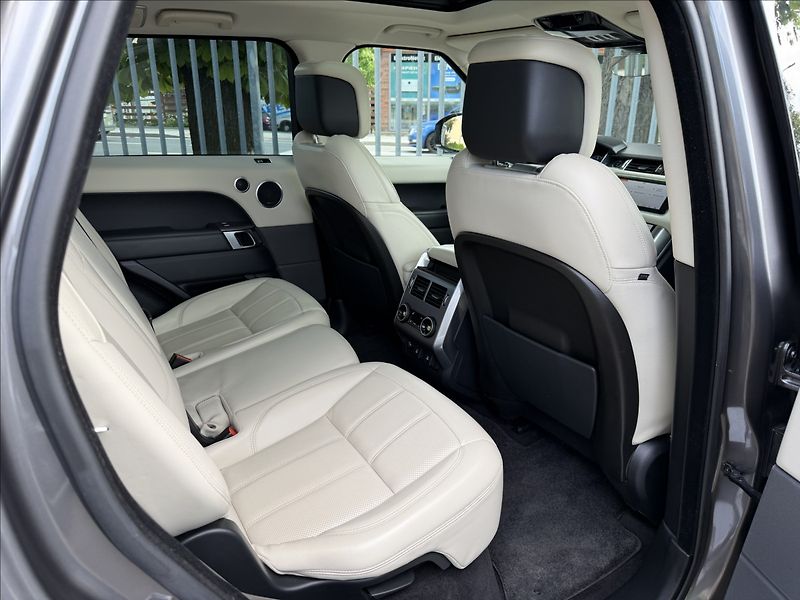 Land Rover Range Rover 3.0 V6 HSE - fotka 24 z 28