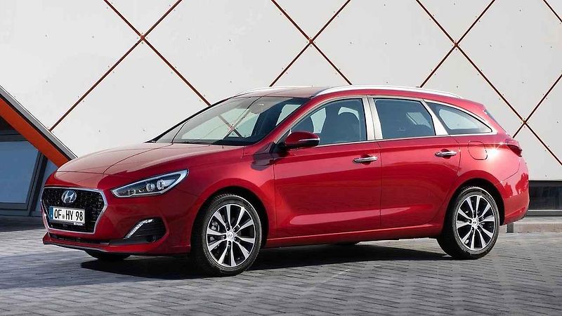 Mazda 6 si účtuje za kombi přesně tolik, co za sedan. Tedy 716 400 Kč.