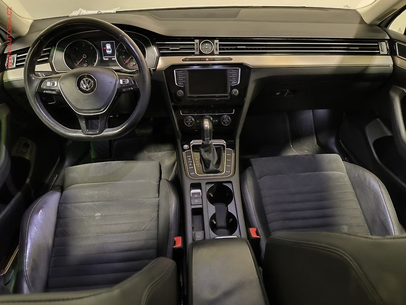 Volkswagen Passat (2015) 2.0 TDi, ČR, Highline, DSG - fotka 8 z 17
