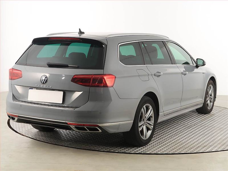 Volkswagen Passat (2022) Elegance 2.0 TDI - fotka 5 z 19