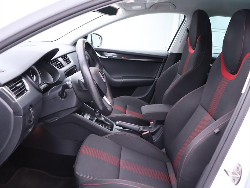 Škoda Octavia 2,0 TDI 110kW DSG Style-Sport - fotka 10 z 34