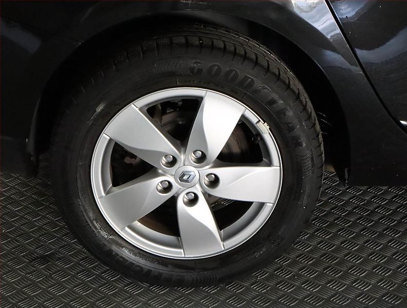 Renault Fluence (2011) 1.6 16V, nová STK - fotka 14 z 18