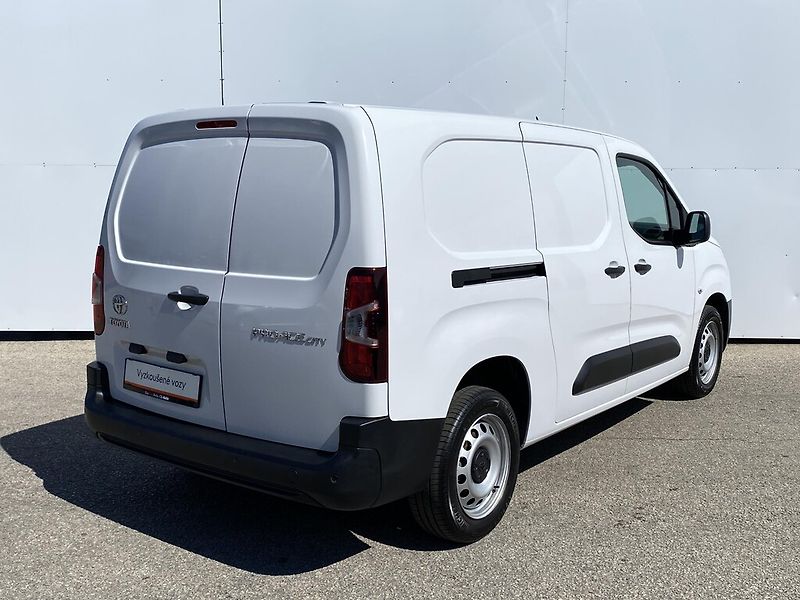 Toyota ProAce City 1,5 D 96 kW - fotka 2 z 26