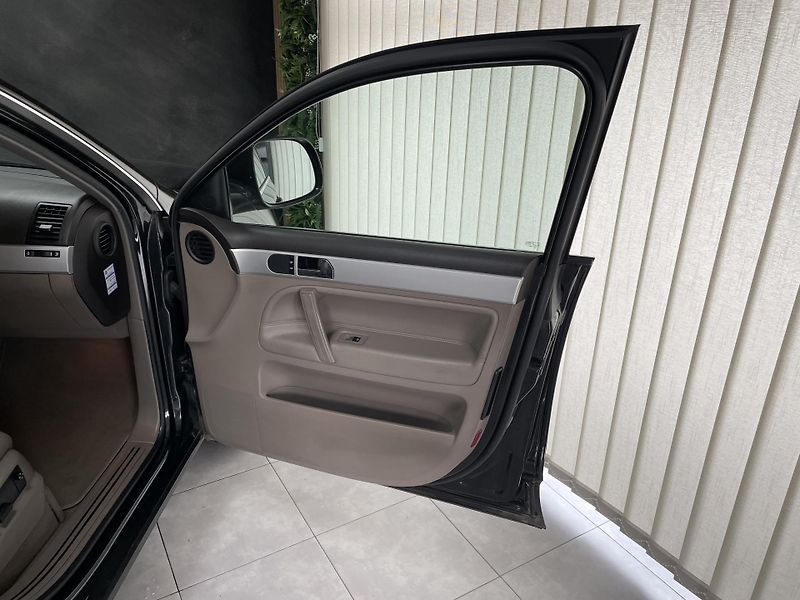 Volkswagen Touareg 2.5 TDi ČR 6M 4X4 TZ 3500KG  - fotka 12 z 25