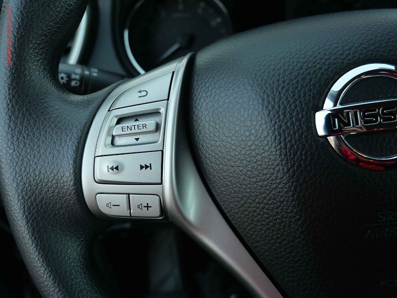 Nissan Qashqai (2016) 1.2 DiG-T, ČR, Visia, TZ - fotka 12 z 19