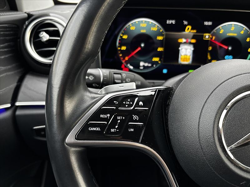 Mercedes-Benz Třídy E 300de 4MATIC TAŽNÉ DPH - fotka 17 z 33