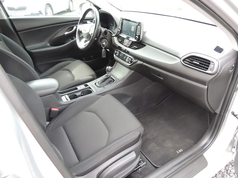 Hyundai i30 (2019) Combi 1.6CRDi,100kw,automat,ČR - fotka 35 z 49