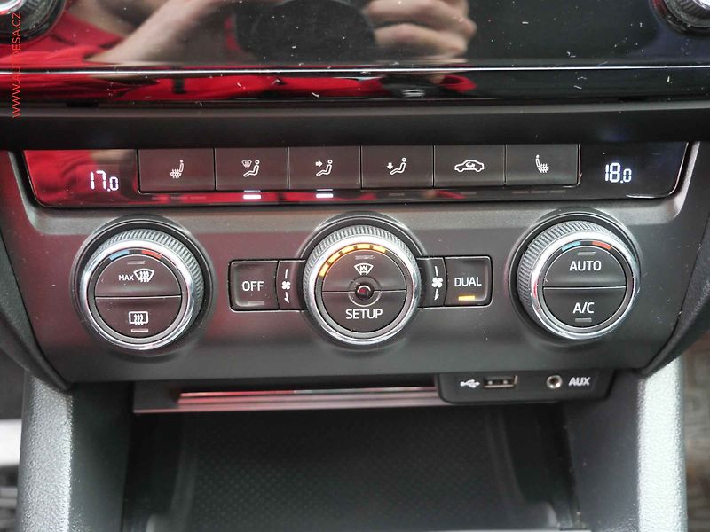 Škoda Octavia (2015) 2.0 TDi, ČR, Elegance - fotka 15 z 19