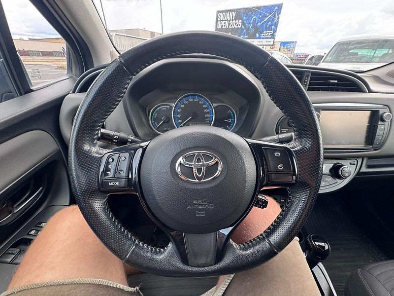 Toyota Yaris (2016) HYBRID 1,5 54 KW STK AUTOMAT - fotka 15 z 36