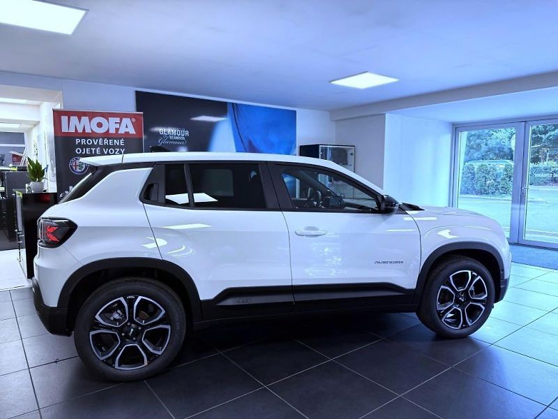 Jeep Avenger (2026) 1.2 T e-Hybrid AT 110k Summit - fotka 4 z 19