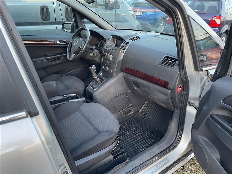 Opel Zafira 1,9 CDTI*88kW*7.míst*Servis - fotka 21 z 36