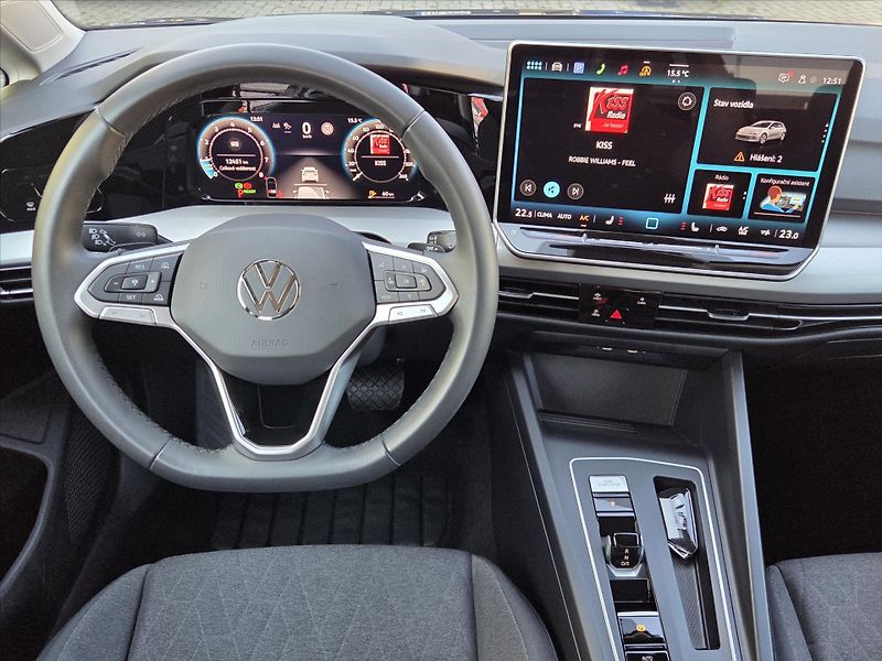 Volkswagen Golf 1,5 eTSi 110kW DSG Tov.záruka - fotka 13 z 22