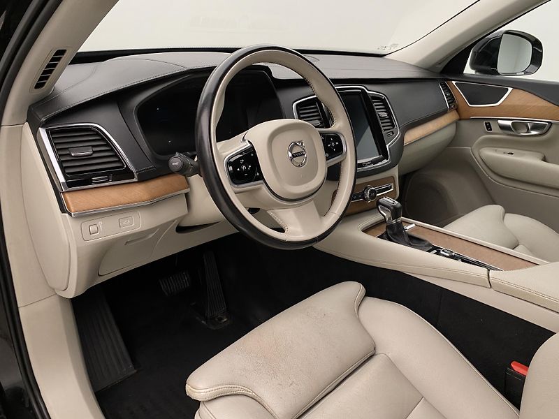 Volvo XC90 D5 AWD INSCRIPTION REZERVACE - fotka 4 z 49