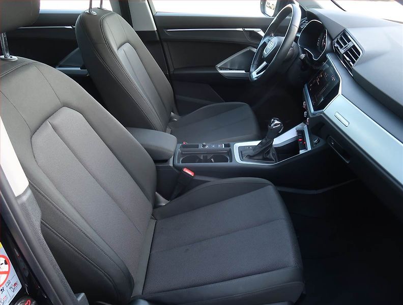 Audi Q3 (2020) 40 TFSI - fotka 9 z 25