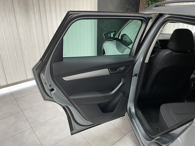 Škoda Karoq 1.5 TSi 125 YEARS ČR 1.MAJ SER - fotka 19 z 31