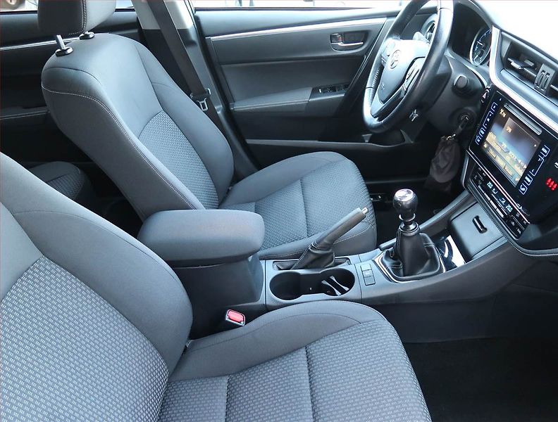 Toyota Corolla (2017) 1.6 Valvematic, ČR,1.maj - fotka 9 z 14