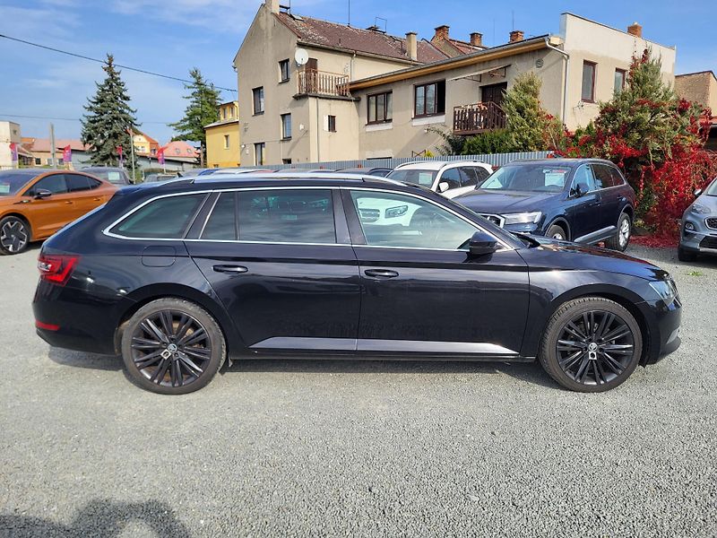 Škoda Superb 2.0 TSI 162kW DSG STYLE+ - fotka 5 z 48