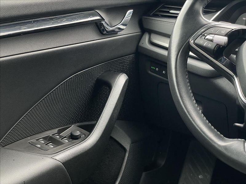 Škoda Octavia 2,0 TDI DSG Ambition Plus PDC - fotka 14 z 23